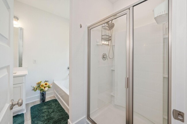 Building Photo - Modern Luxury Meets Everyday Comfort in This Beautiful 4 Bedroom!