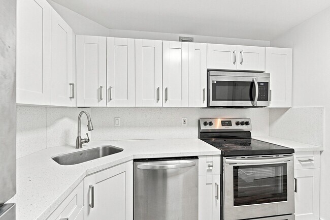 Building Photo - 3101 Oakland Shores Dr