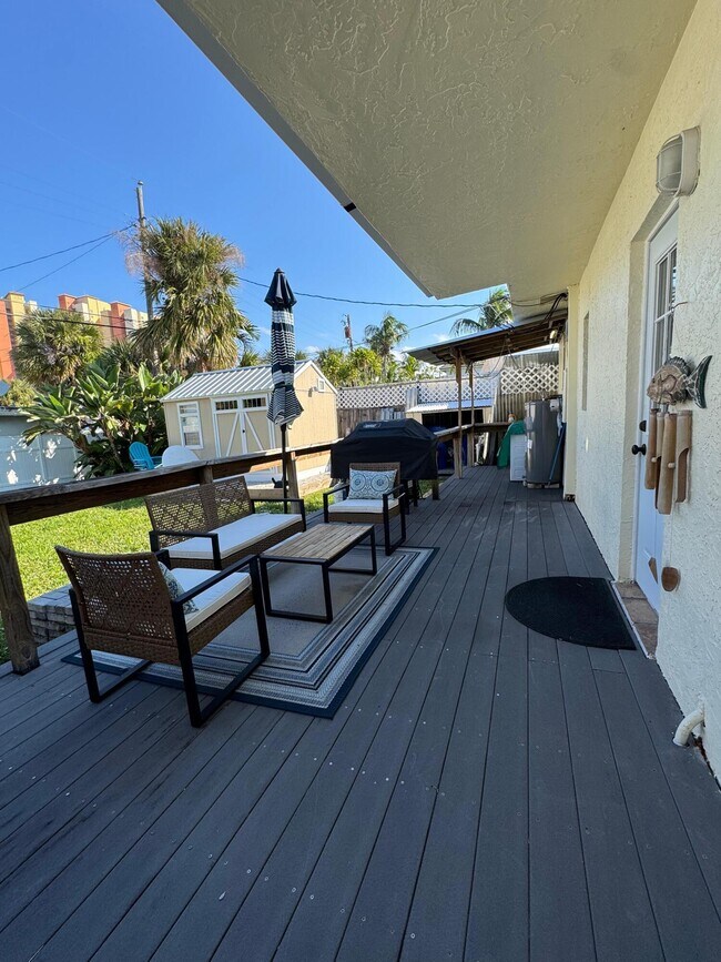 Building Photo - 256 E 24th St