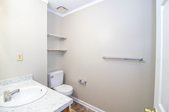 Building Photo - 814 Golf View Pl