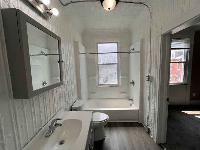 Building Photo - Pittsburgh - 3 Bedroom 1.5 Bathroom - For ...