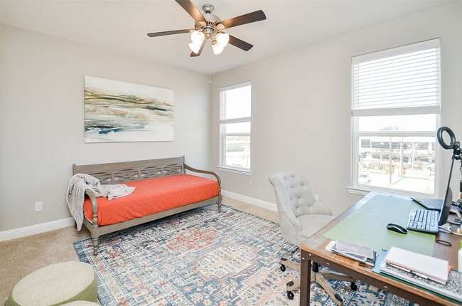 Building Photo - 1223 W 19th St