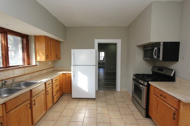 Building Photo - 12 George St