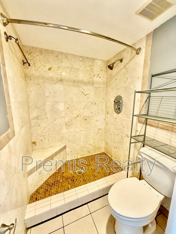 Building Photo - 747 Brook St NE