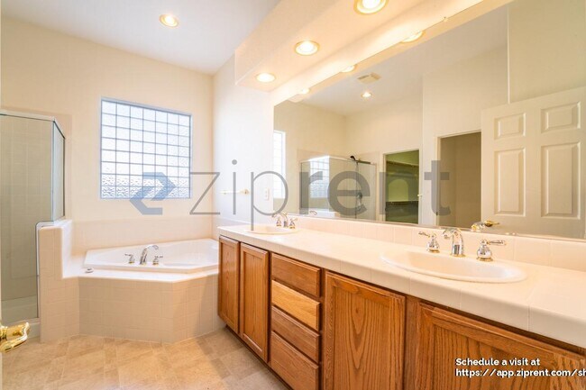 Building Photo - 100 Canterbury Ct