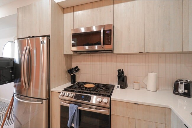 Building Photo - 1806 A St NE