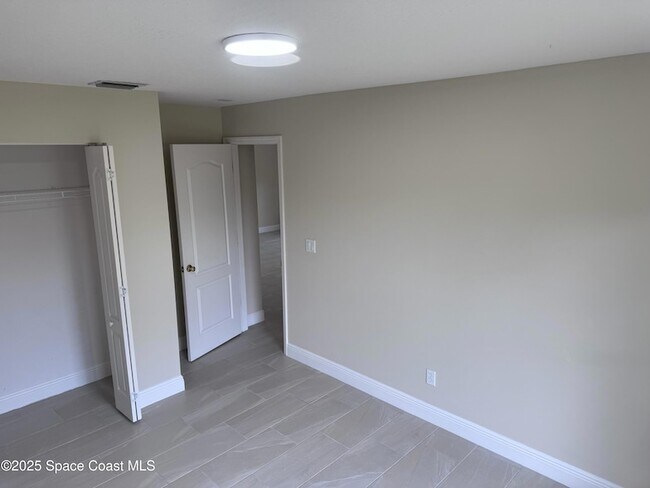 Building Photo - 1565 Emerson Dr SE