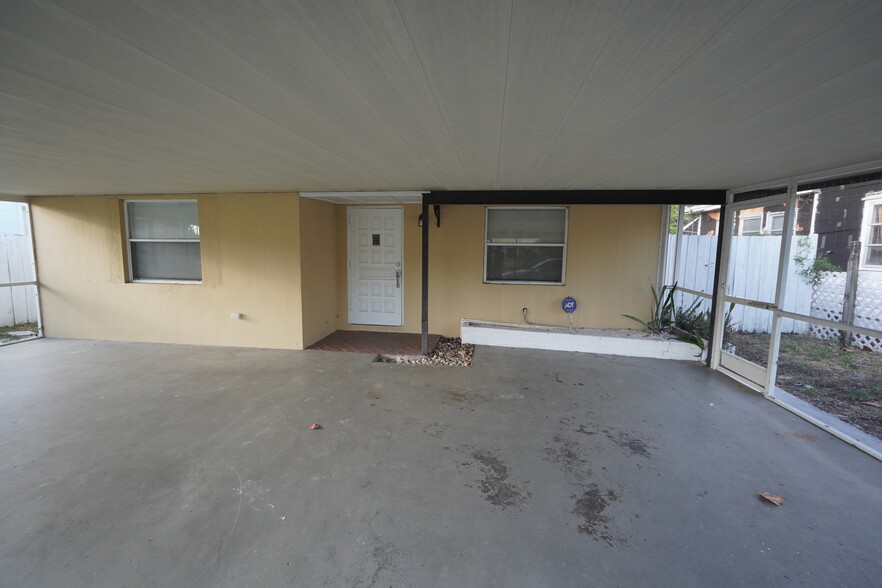 Building Photo - 1245 19th Ave N