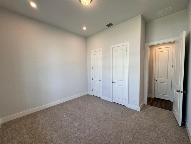 Building Photo - 1649 Cardinal Ln