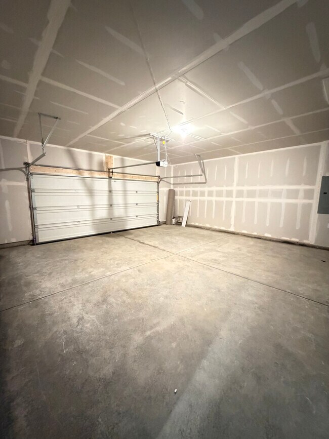 Building Photo - 429 Cottrell Ln