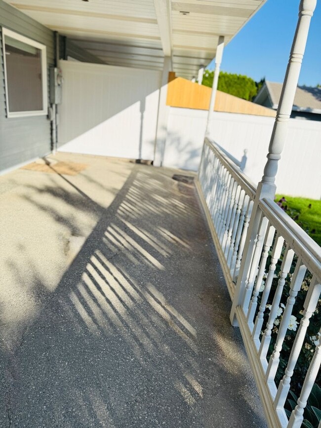 Building Photo - Cozy Home Feel, One Floor Living, Great Ba...