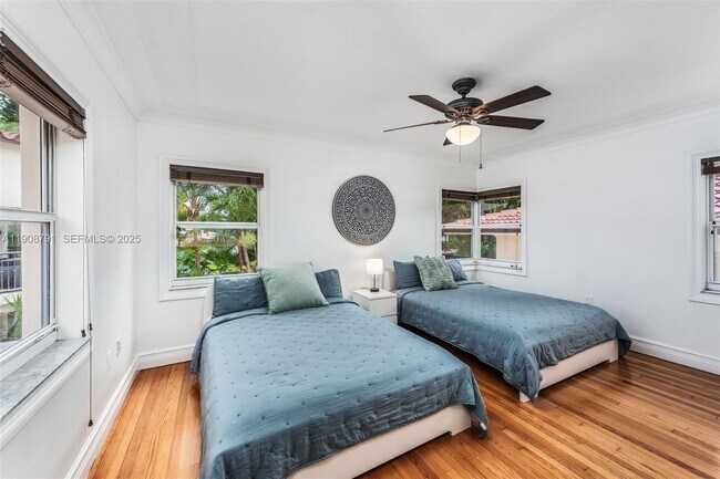 Building Photo - 1051 NE 89th St