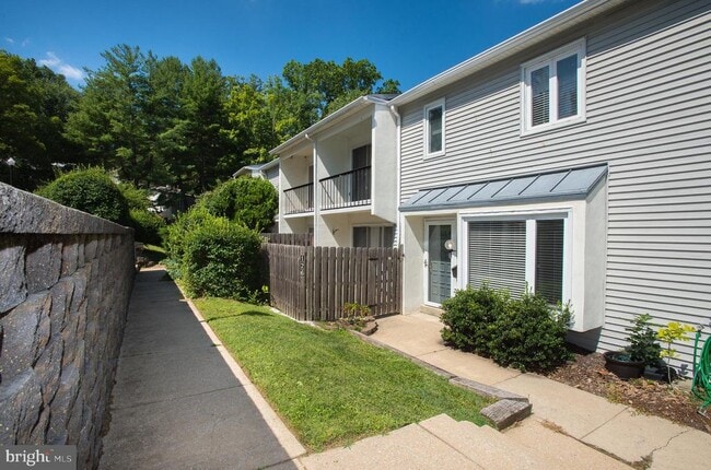 Building Photo - 126 E Chelsea Cir