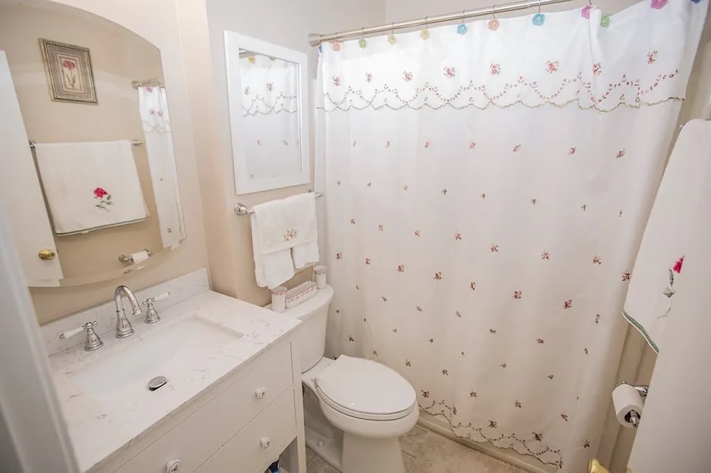 Bathrooms - 706 Chert Ln