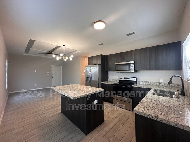 Building Photo - 3405 S Mia Ln