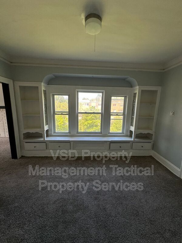 Building Photo - 3281 E 143rd St
