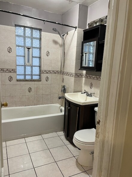 Building Photo - 1936 N Kimball Ave