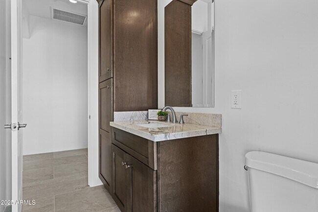 Building Photo - 2617 W Desert Hills Dr