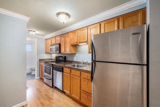 Building Photo - Spacious 1 Bed 1 Bath in the heart of Capi...