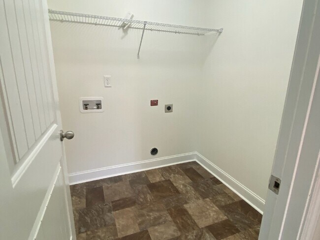 Building Photo - Home For Rent