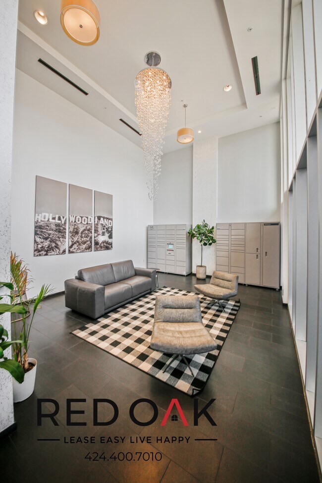 Building Photo - 5837 W Sunset Blvd