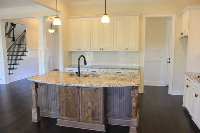 Building Photo - 5 bed, 3.5 bath home in Cotswolds!