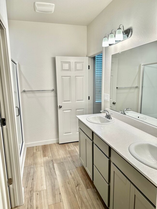 Building Photo - Lovely 3/2 Century Home In Madera