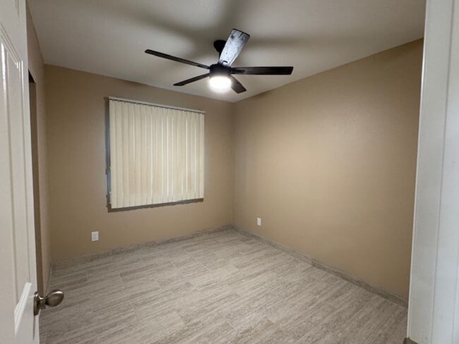 Building Photo - 3 Bedroom 2 Bathroom House FOR RENT