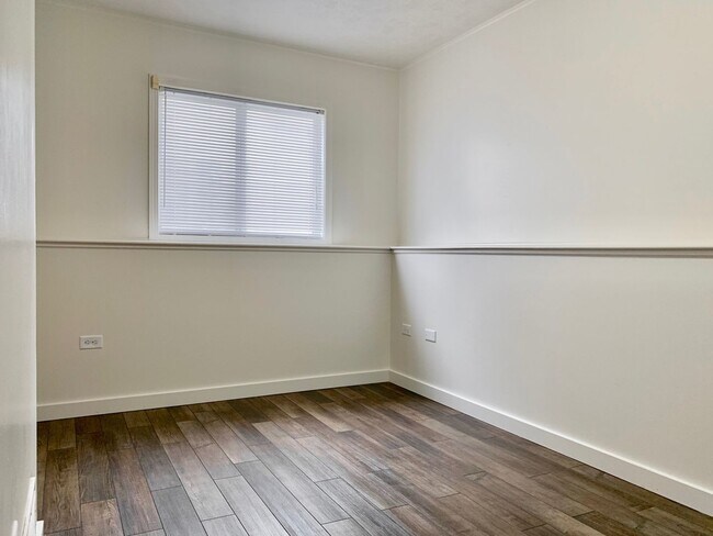 Building Photo - Four Bedroom Home in Kentwood