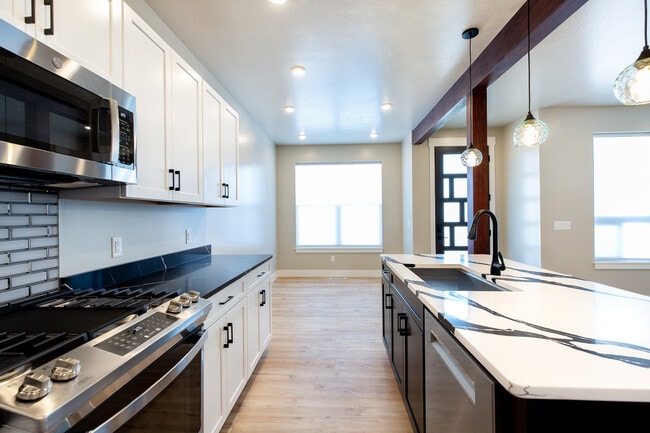 Building Photo - 5377 Remington Dr