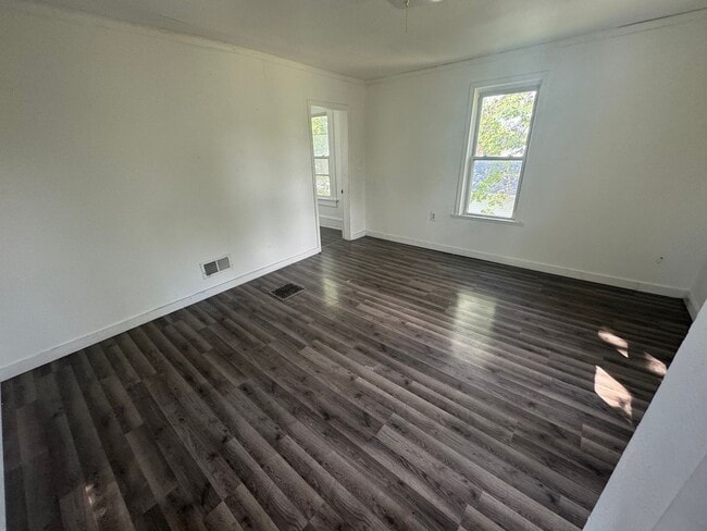 Building Photo - House for RENT 2 BedRooms / 1 Bathroom