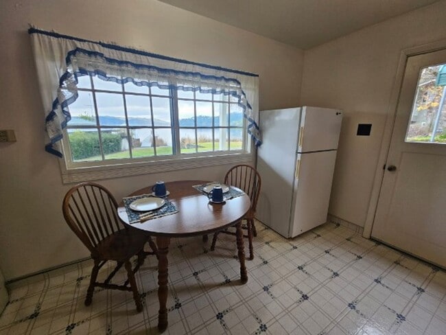 Building Photo - Furnished  Rental available now with lake view