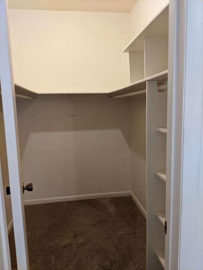 Building Photo - 2/2 in Pebble Creek