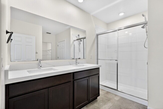 Building Photo - 393 SW Tarra Ave