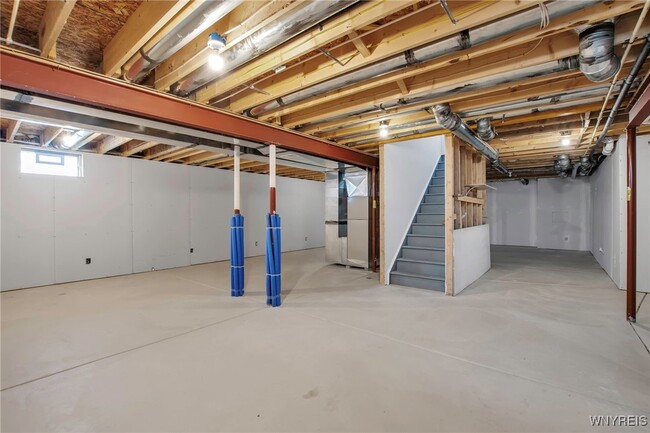 Building Photo - 6 Rolling Woods Ln