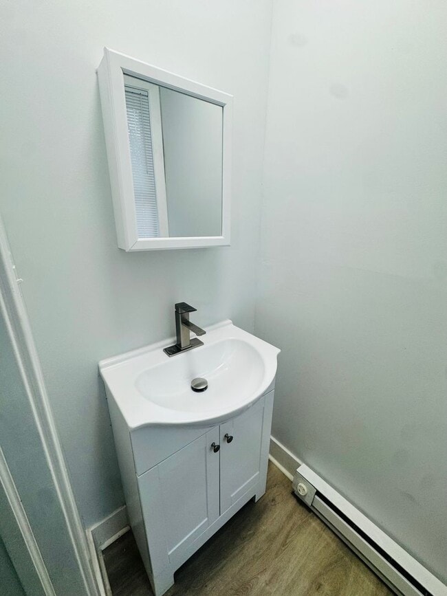 Building Photo - Beautiful 3b/1.5bth House ! Section 8 Only