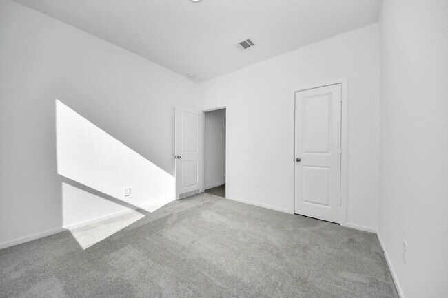 Building Photo - 961 Garden Path Dr