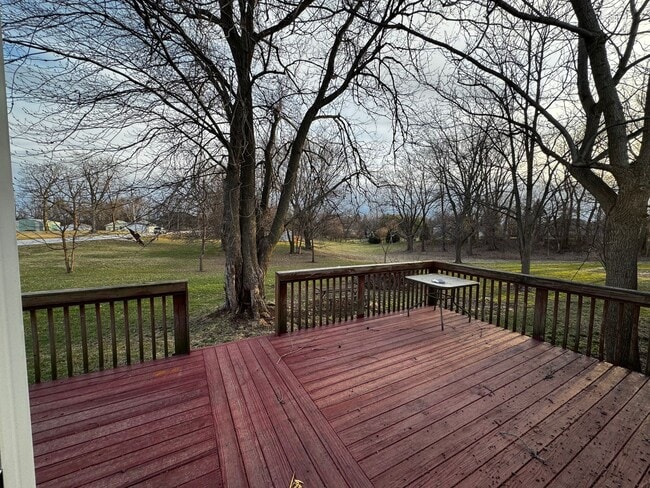 Building Photo - Very large yard great location a nice older doublewide Home