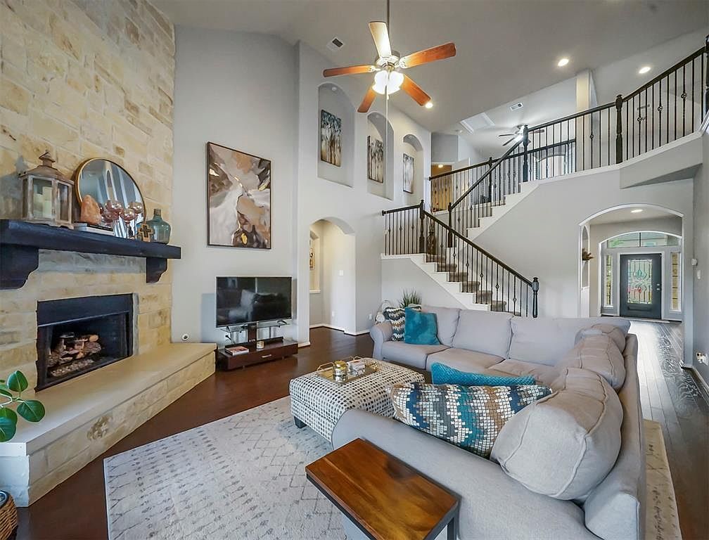 Building Photo - 28710 Brownwood Lake Dr