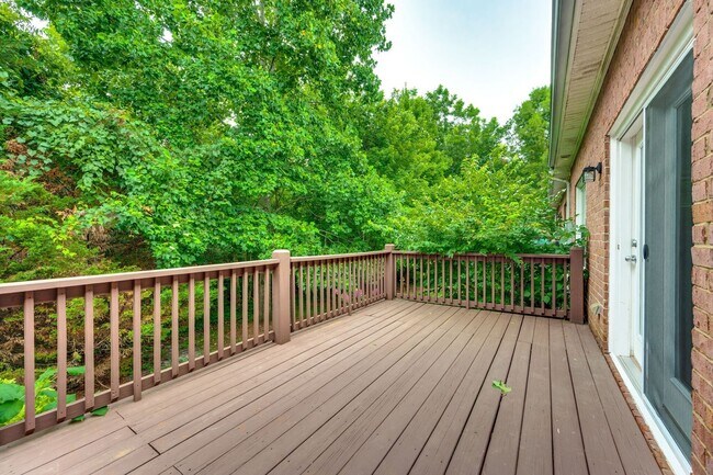 Building Photo - 902 Catlow Ct
