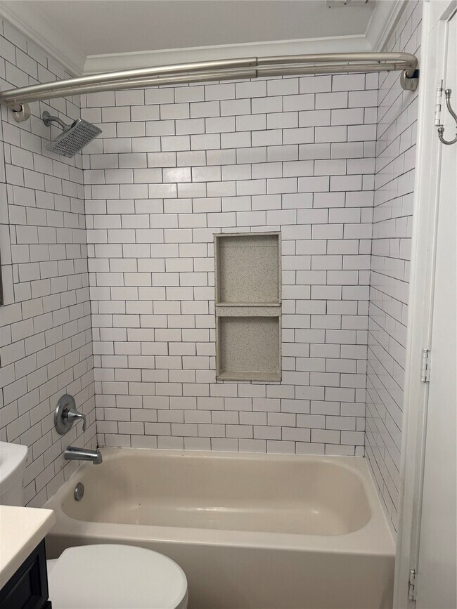 Building Photo - 434 Lenard St