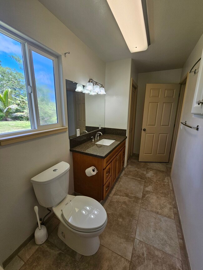 Building Photo - 15-1331-1331 24th Ave