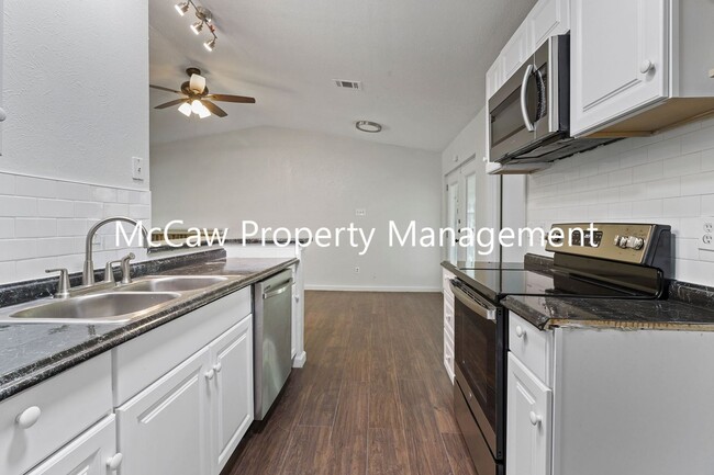 Building Photo - Coming Soon! Fantastic 2/1 Duplex in Mesqu...