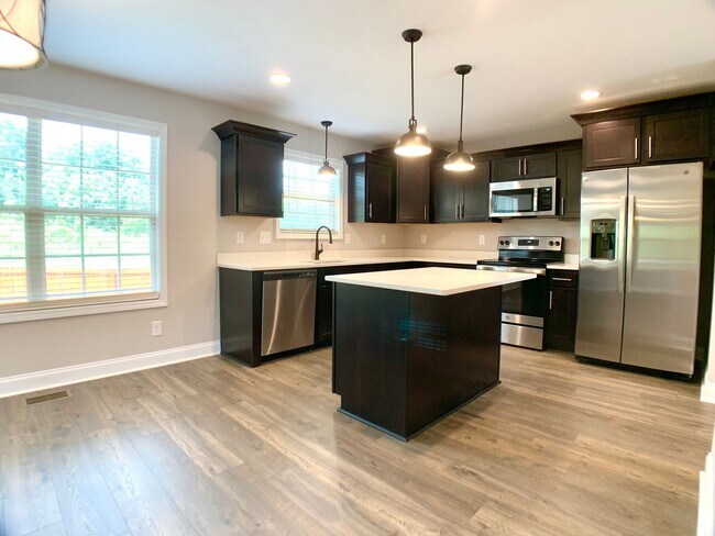 Building Photo - 733 Banister Dr