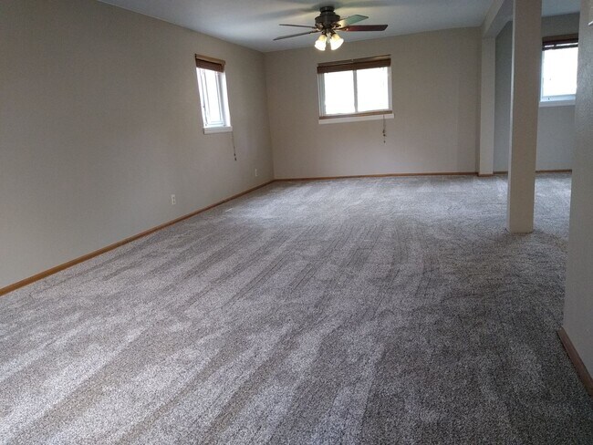 Building Photo - Stunning 4 bedroom 2 bath Virginia Village...