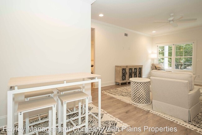 Building Photo - 4 br, 4 bath House - 388 Sanders St.