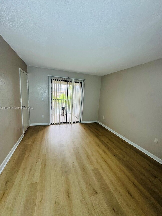 Building Photo - 1071 Adams Ave