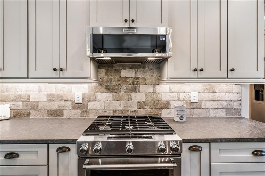 Building Photo - 6 Whisper Pl