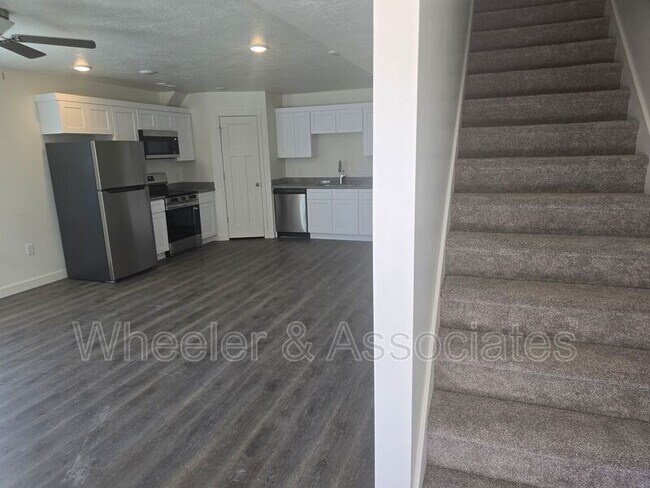 Building Photo - 444 W 1080 S