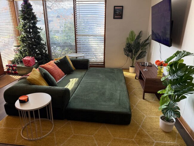 Building Photo - 157 W Holly Ridge Rd